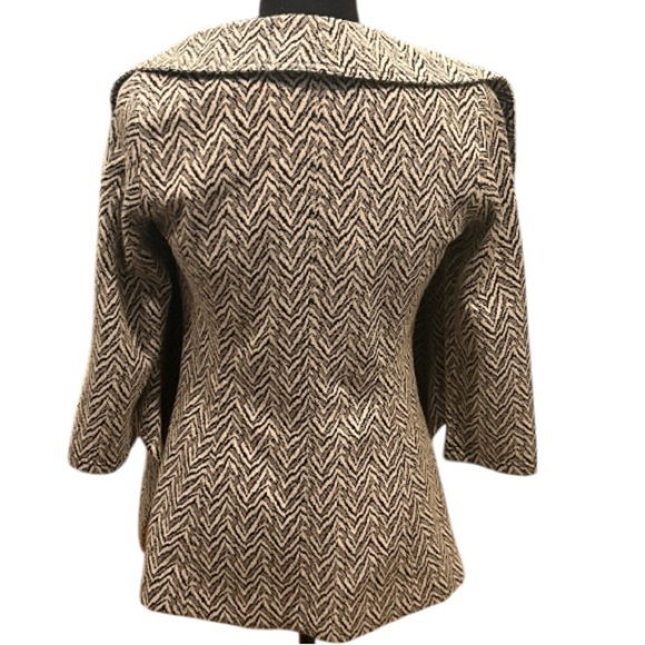 Calvin Klein women's blazer EUC in a black and white print, designed, size 4P. - Picture 6 of 9